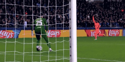 欧冠冷门神剧本：三中门框11.1亿豪门三度落后3-3对手绝杀被吹